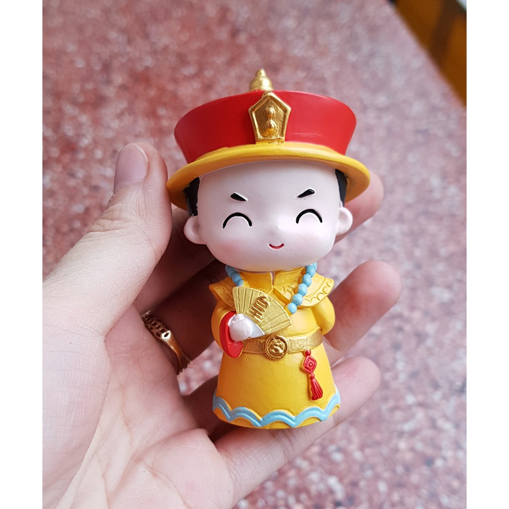 Bộ 02 tượng Vua Hậu chibi kèm túi chữ Phát và chân đế tam cấp vuông nhỏ